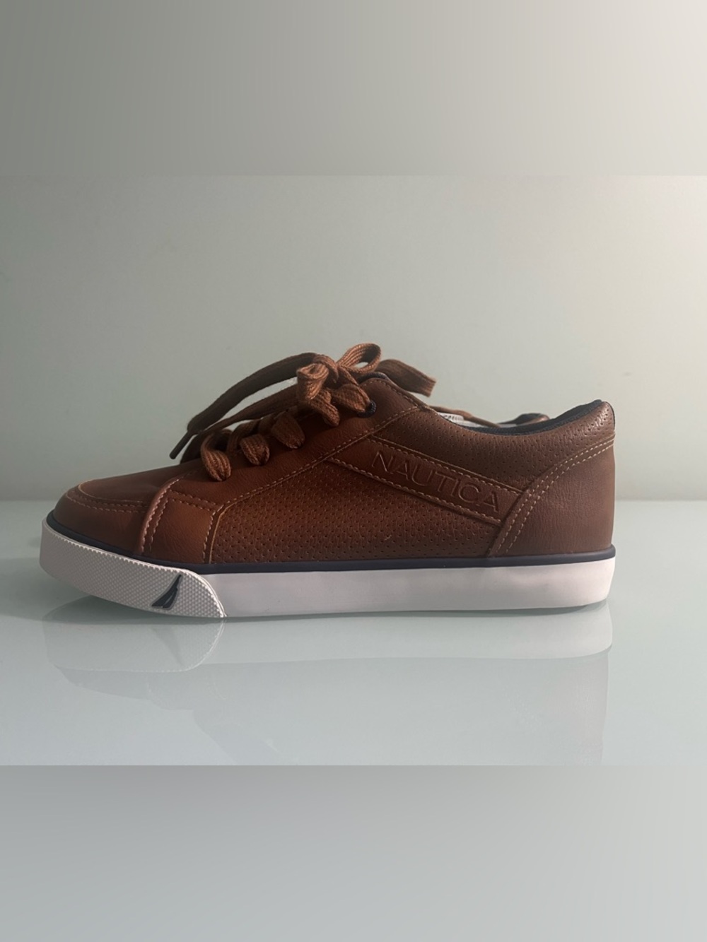 Nautica Boys Brown Lace Up Vegan Leather Sneakers Size US 3